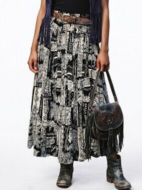 Vintage Mainstreet Black & White Floral Geometric Broomstick Midi Skirt